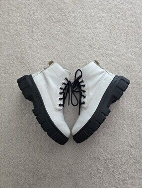 Timberland Greyfield Leather Boots, Women's Size 6, GUC - White